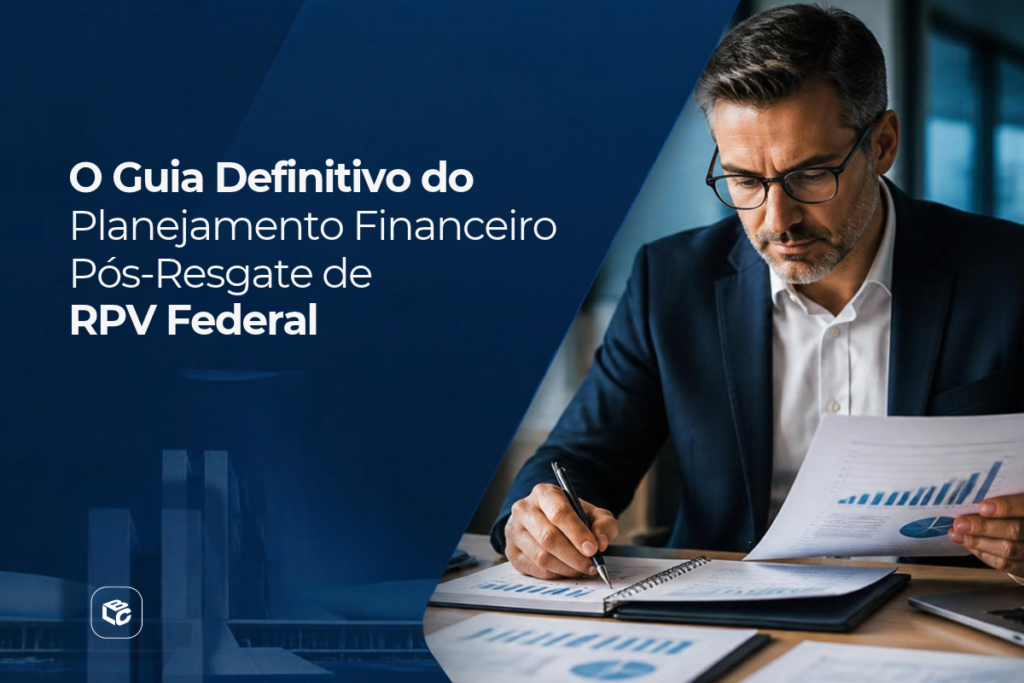 Banner institucional sobre planejamento financeiro após o recebimento de RPV Federal. À esquerda, em um painel azul escuro, aparece o título em destaque: “O Guia Definitivo do Planejamento Financeiro Pós-Resgate de RPV Federal”. Na parte inferior do painel há elementos gráficos discretos que remetem a edifícios governamentais e finanças. À direita, uma pessoa em ambiente corporativo analisa relatórios com gráficos impressos, segurando uma folha de dados enquanto faz anotações em um caderno. Sobre a mesa há documentos financeiros organizados e um notebook parcialmente visível. No canto inferior esquerdo há um logotipo institucional. A composição visual transmite temas de gestão patrimonial, organização financeira e tomada de decisões após o recebimento de créditos judiciais.